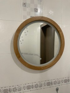 Зеркало в ванную круглое в деревянной раме с подсветкой